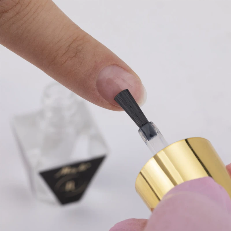 Preparat-niwelujacy-zapowietrzenia-paznokci-do-zelu,-akrylu,-akrylozelu,-hybrydy-Nail-Fix-by-Monika-Mielniczuk-MollyLac-10-ml-2.webp