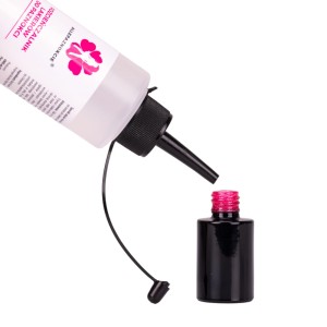 Rozcienczalnik_lakierow_do_paznokci_Allepaznokcie_100ml_nalewanie.webp
