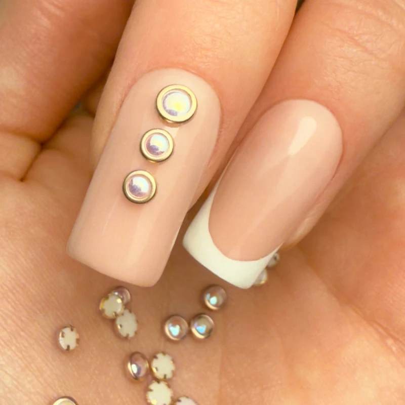 pol_pl_Ozdoby-do-paznokci-karuzela-z-ozdobami-perly-perelki-Molly-Nails-zlote-ok-150-sztuk-24595_5.jpg