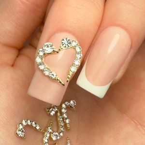 pol_pl_Ozdoby-do-paznokci-serce-3D-Molly-Nails-white-diamond-10-szt-24578_4.jpg