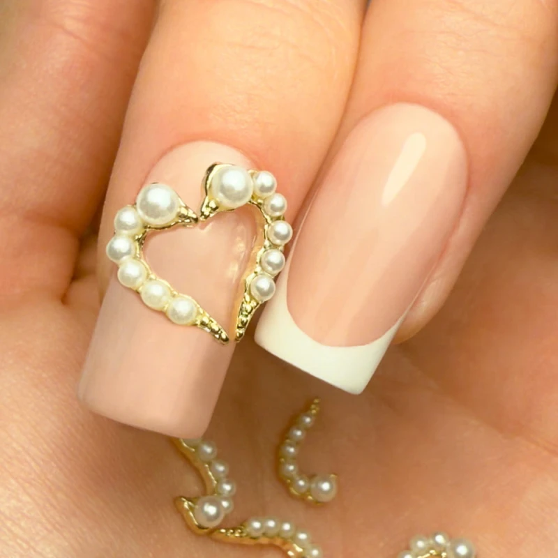 pol_pl_Ozdoby-do-paznokci-serce-3D-Molly-Nails-white-pearl-10-szt-24591_4.jpg