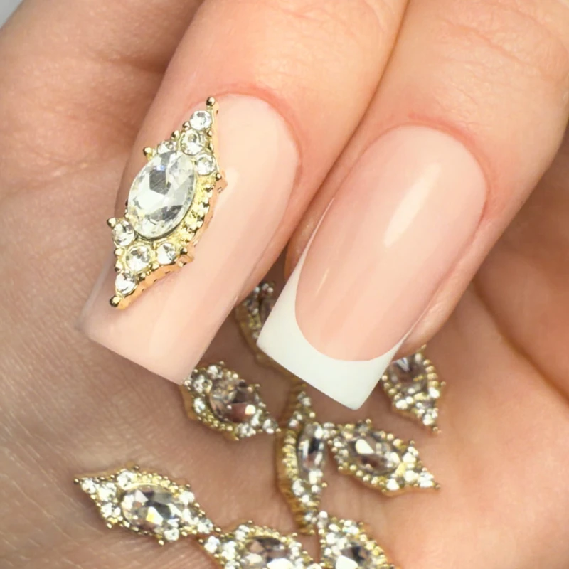 pol_pl_Ozdoby-do-paznokci-krysztalki-3D-Molly-Nails-Nr-1-10-szt-24571_4.jpg