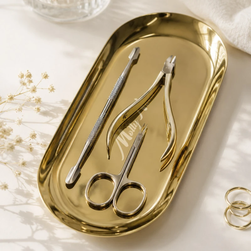 pol_pl_10-1gratis-Metalowa-tacka-na-narzedzia-MollyNails-owalna-zlota-31490_4.jpg