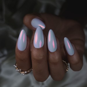 1_liquid_mirror_powder_fuchsia_stylizacja.jpg